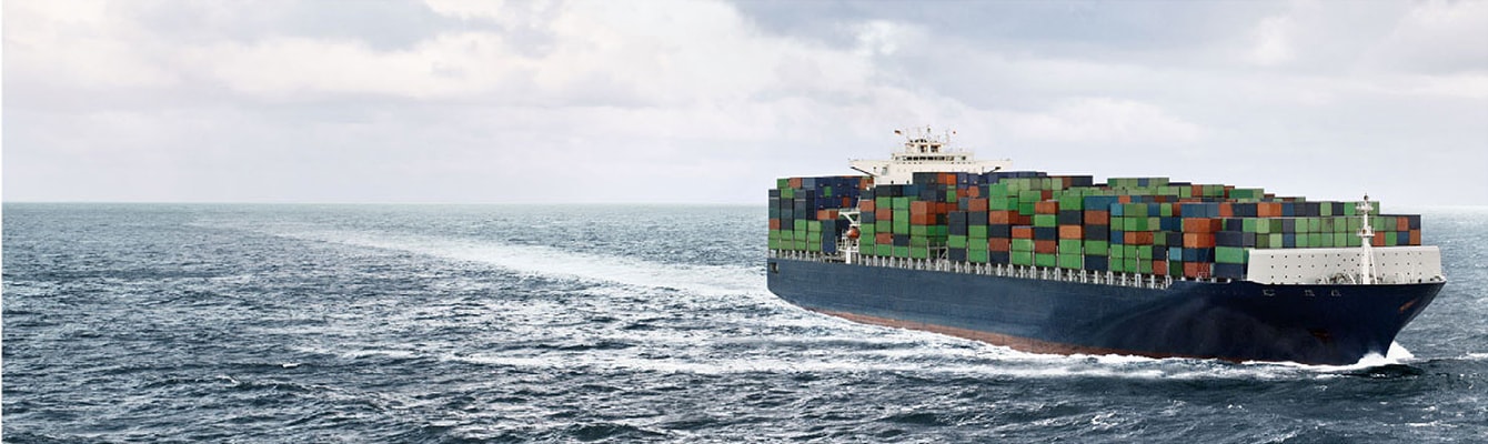 container ship with cargo open water screen xl